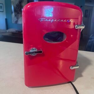 Frigidaire retro-style mini portable personal fridge